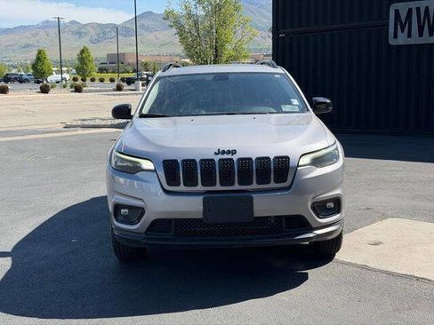 Used 2022 Jeep Cherokee Latitude Lux w/ Sun & Sound Group AWD/4WD image 2