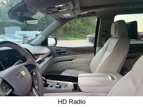 Used 2023 Cadillac Escalade Sport Platinum AWD/4WD image 17