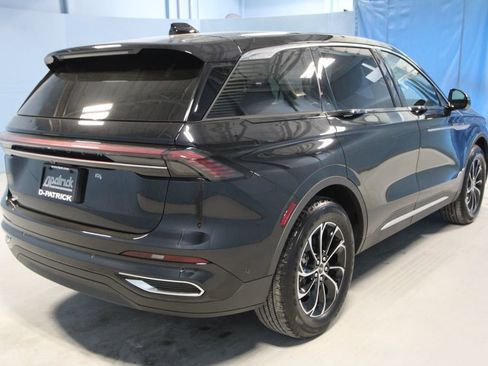 Used 2024 Lincoln Nautilus Premier AWD/4WD image 33