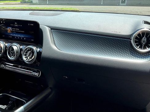 Used 2025 Mercedes-Benz GLA 250 4MATIC image 16