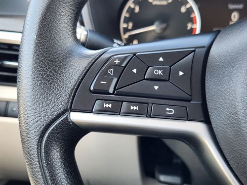 Used 2025 Nissan Altima 2.5 SV FWD image 18