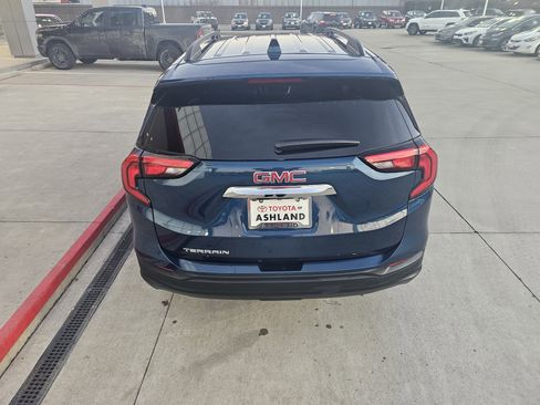 Used 2020 GMC Terrain SLE w/ Driver Convenience Package image 5