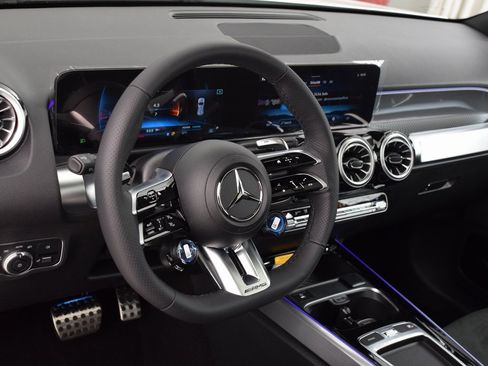 New 2025 Mercedes-Benz GLB 35 AMG 4MATIC image 18