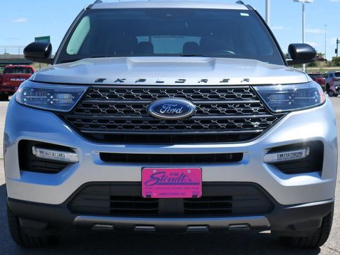 Used 2022 Ford Explorer XLT w/ Equipment Group 202A AWD/4WD image 14