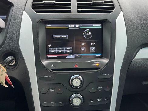 Used 2014 Ford Explorer XLT w/ Equipment Group 202A image 16