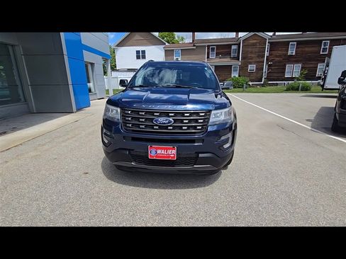 Used 2017 Ford Explorer XLT w/ Equipment Group 202A AWD/4WD image 3