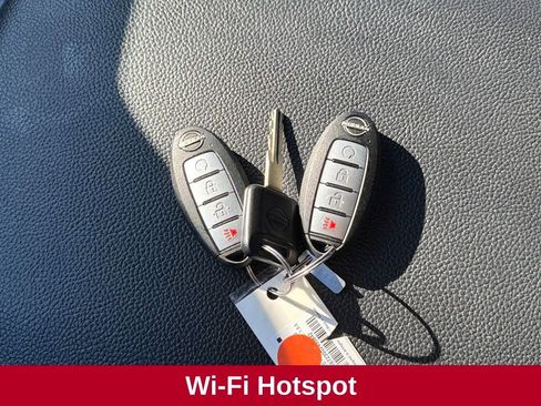 Used 2024 Nissan Titan SV w/ SV Convenience Package image 25