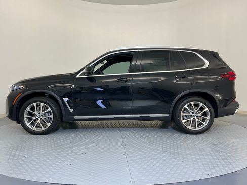 Used 2026 BMW X5 xDrive40i w/ Parking Assistance Package AWD/4WD image 2