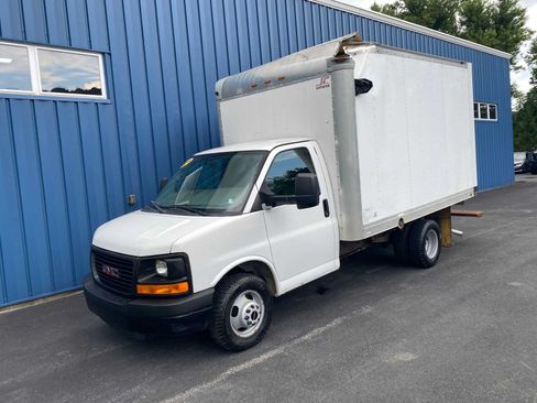 Used 2015 GMC Savana 3500 RWD image 2