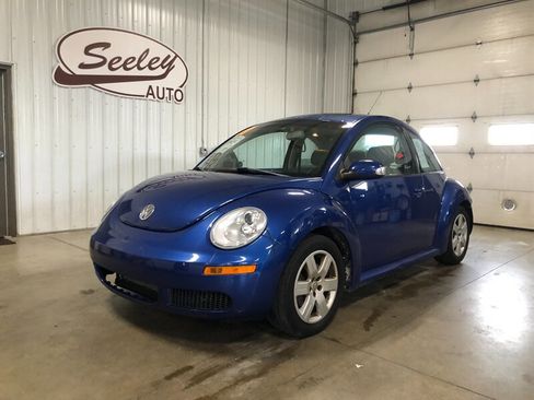 Used 2007 Volkswagen Beetle Coupe w/ Package 1 image 2
