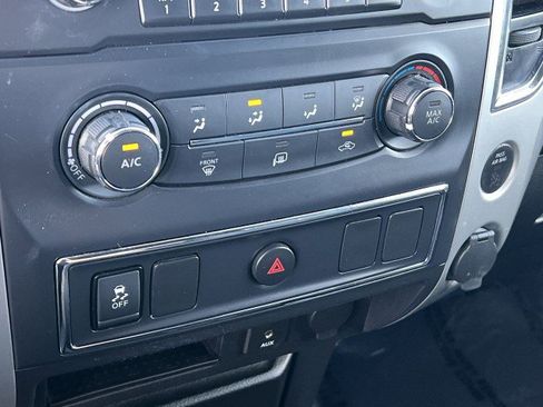 Used 2018 Nissan Titan SV image 17