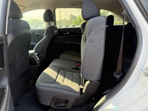Used 2018 Kia Sorento FWD image 15