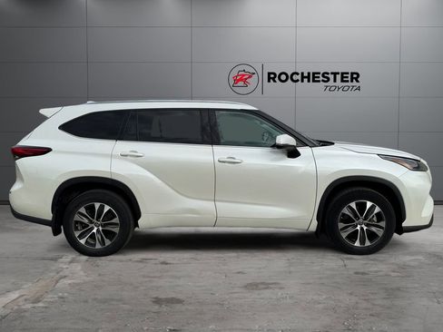 Used 2021 Toyota Highlander XLE AWD/4WD image 6