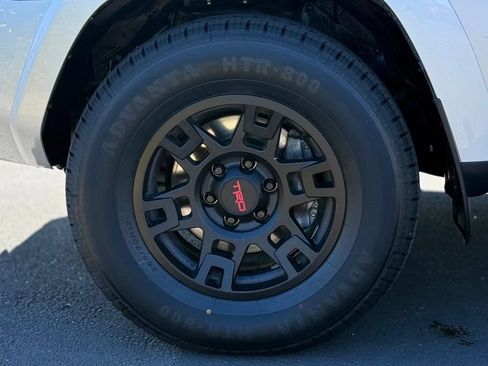Certified 2023 Toyota 4Runner TRD Off-Road Premium w/ Moonroof Package AWD/4WD image 9