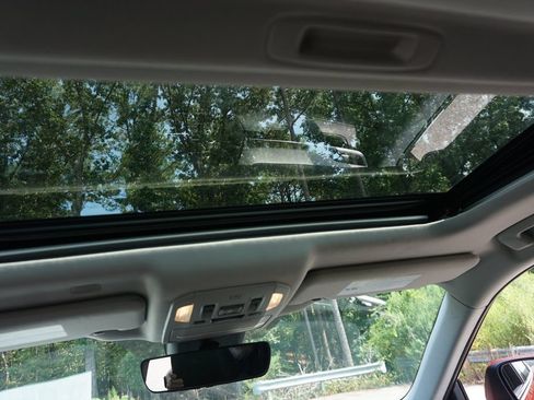 Used 2021 Toyota Highlander XLE FWD image 15