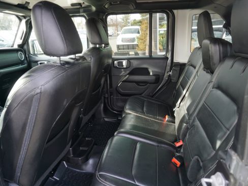 Used 2018 Jeep Wrangler Unlimited Sahara image 11