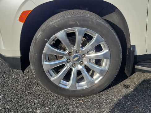 Used 2021 Chevrolet Tahoe Premier w/ Premium Package image 10