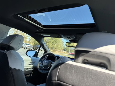 New 2026 Toyota Sienna XSE image 36