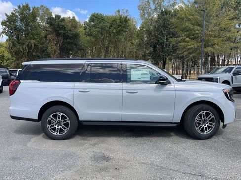 New 2025 Ford Expedition Max Active image 2