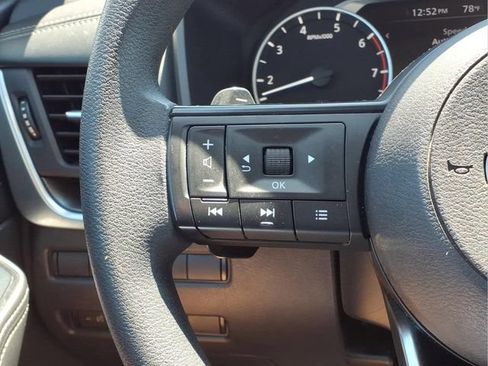 Used 2024 Nissan Rogue SV FWD image 13