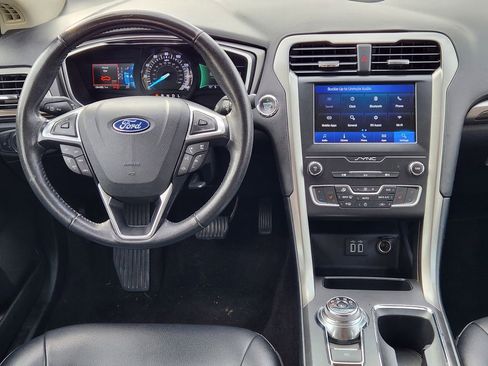 Used 2020 Ford Fusion SEL image 27