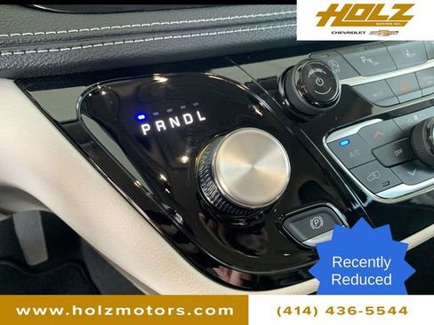 Used 2024 Chrysler Pacifica Touring-L image 18