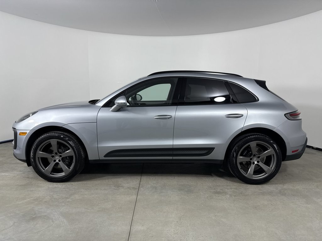 Certified 2025 Porsche Macan AWD/4WD image 2