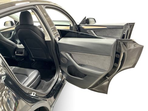 Certified 2023 Tesla Model Y Long Range AWD/4WD image 12