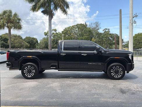 Used 2025 GMC Sierra 2500 Denali Ultimate w/ Max Trailering Package AWD/4WD image 2
