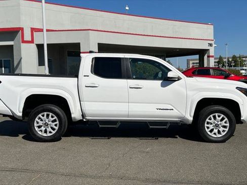 Certified 2024 Toyota Tacoma SR5 w/ SR5 Upgrade Package AWD/4WD image 6
