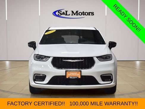 Certified 2025 Chrysler Pacifica Select FWD image 2