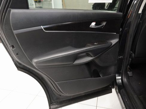 Used 2017 Kia Sorento L image 23