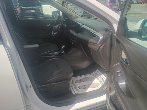 Used 2025 Buick Encore GX Preferred AWD/4WD image 13