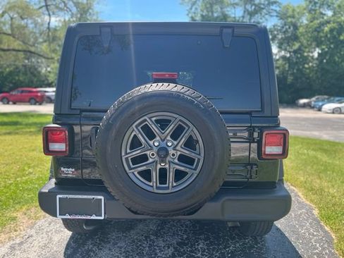 Used 2024 Jeep Wrangler Unlimited Sport AWD/4WD image 7