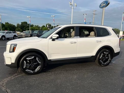 Used 2023 Kia Telluride S w/ S Sunroof Package AWD/4WD image 3