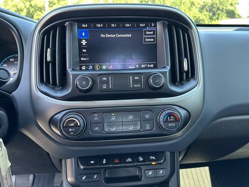 Used 2022 Chevrolet Colorado Z71 AWD/4WD image 11