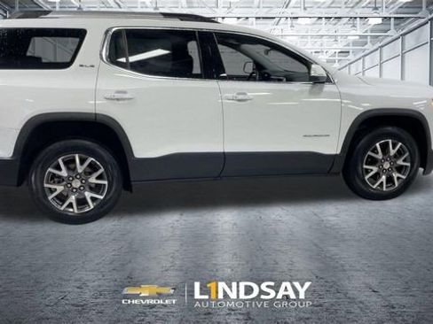 Used 2023 GMC Acadia SLE w/ Driver Convenience Package image 2