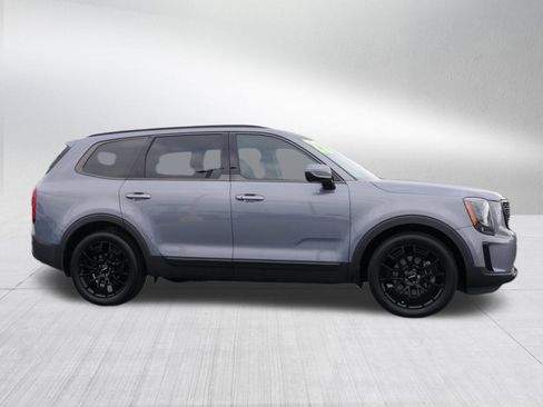Used 2022 Kia Telluride SX w/ SX Prestige Package image 2
