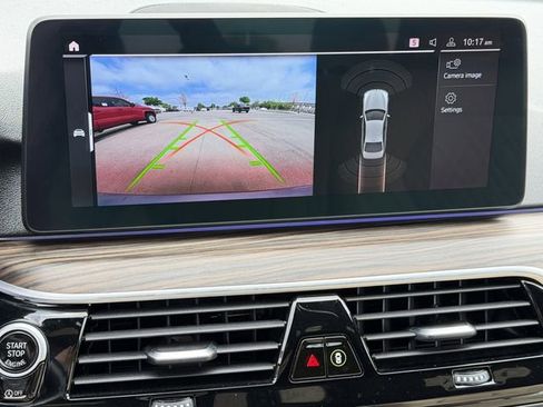 Used 2022 BMW 530i xDrive w/ Premium Package image 17