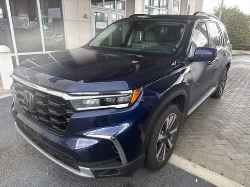 Used 2024 Honda Pilot Touring image 3