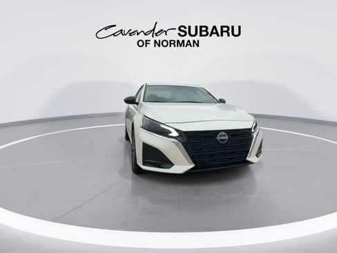 Used 2024 Nissan Altima 2.5 SV image 3