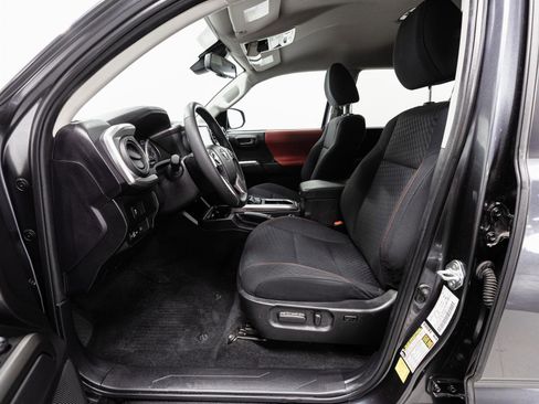 Certified 2022 Toyota Tacoma SR5 image 4