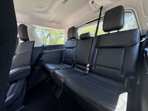 Used 2025 Ford Expedition Platinum AWD/4WD image 24