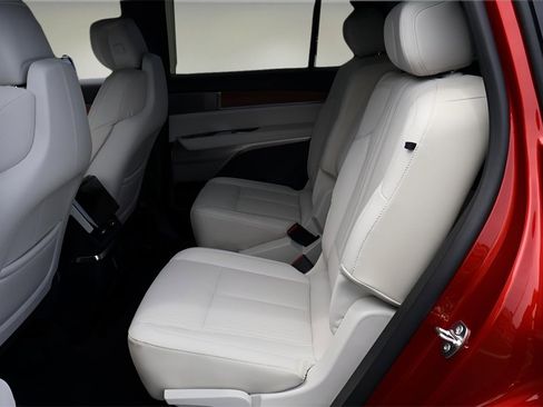 New 2026 Cadillac Vistiq Luxury image 16