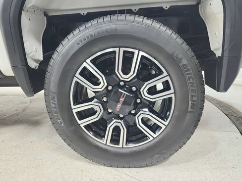 Used 2022 GMC Sierra 2500 AT4 w/ AT4 Premium Plus Package AWD/4WD image 57