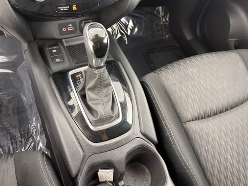 Used 2020 Nissan Rogue SV w/ Premium Package AWD/4WD image 18