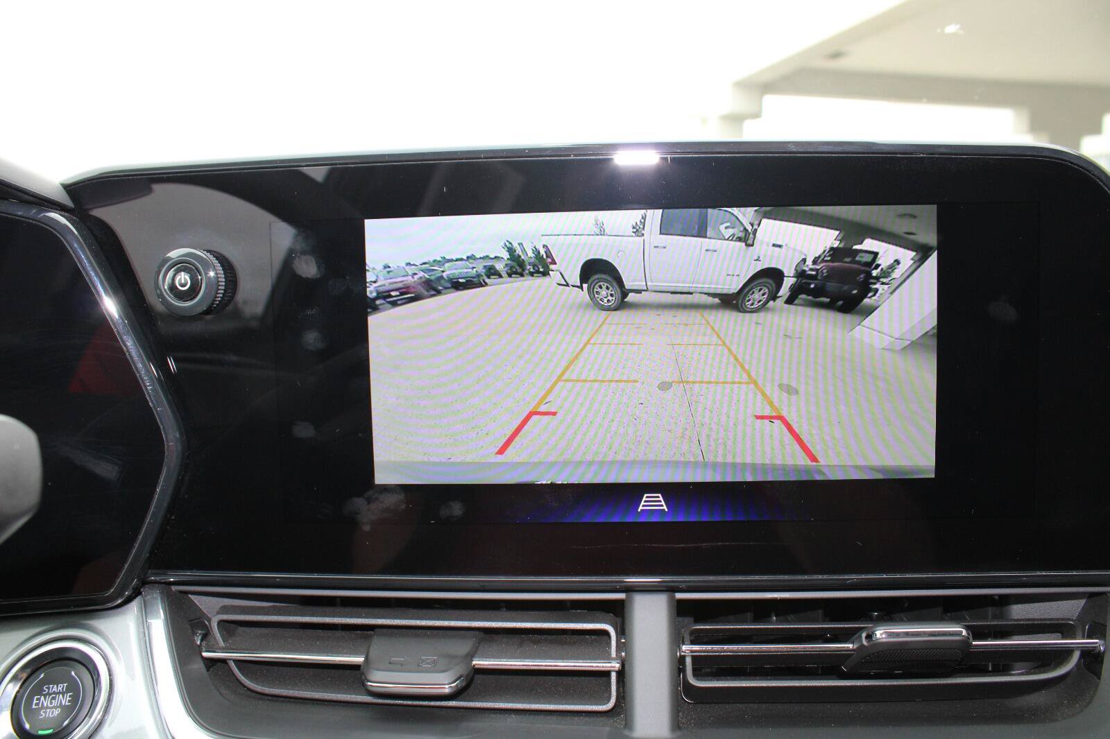 Used 2025 Chevrolet Trax LT FWD image 19
