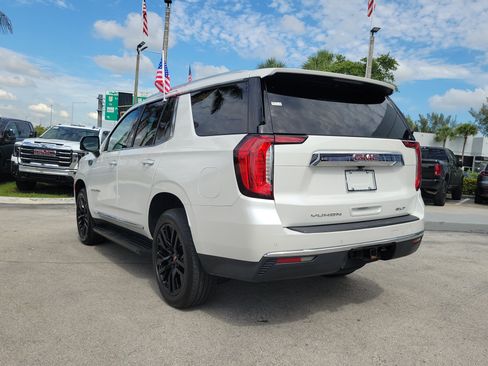 Used 2022 GMC Yukon SLT w/ SLT Premium Package AWD/4WD image 7