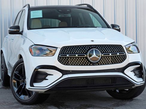 Used 2025 Mercedes-Benz GLE 580 4MATIC w/ Driver Assistance Package image 4