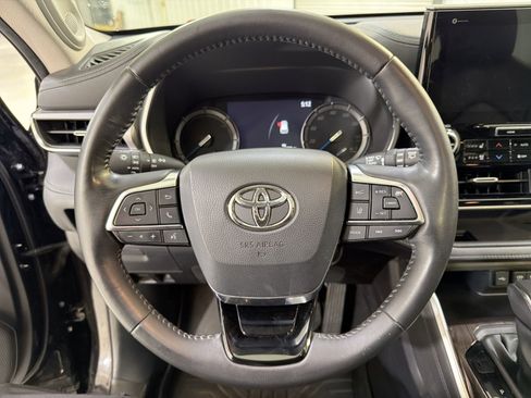 Used 2020 Toyota Highlander Platinum image 13